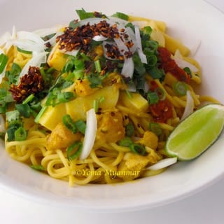 Golden Chicken Noodle (ShweTaungKhohSwae) ရွှေတောင်ခေါက်ဆွဲ
