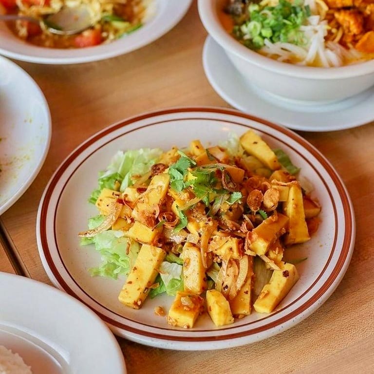 Tasty Tofu Salad: A Burmese Delight